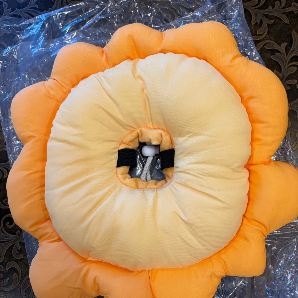 Soft, Cat cone / E collar, for after surgery to prevent licking